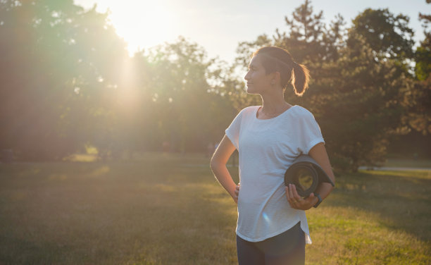 城市公园健康积极的生活方式理念图片下载