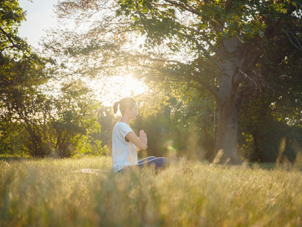 城市公园健康积极的生活方式理念图片下载