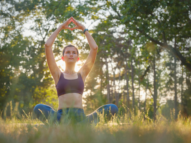 城市公园健康积极的生活方式理念图片下载