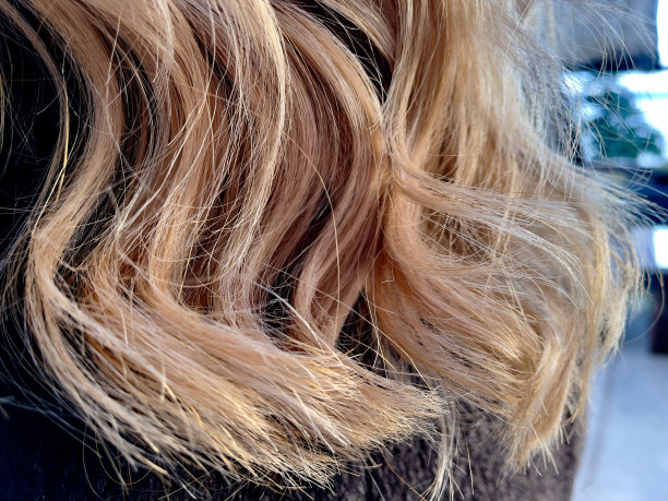 金色卷发图片下载