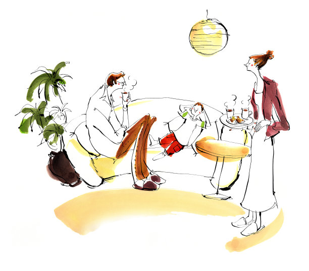 一家人在沙发上放松图片下载