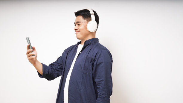 通过耳机无线收听音乐图片下载