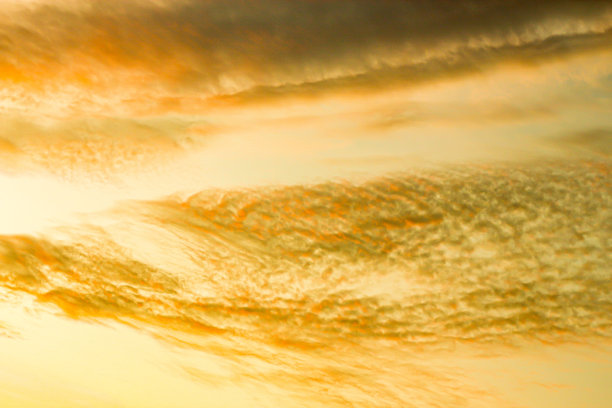 图片的天空与金色与概念照片的壁纸和背景。图片下载