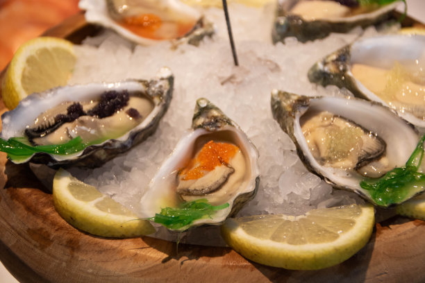 波尔图市场上的一盘生蚝图片下载