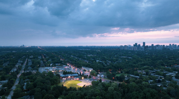加拿大多伦多，北约克市中心的日落图片下载