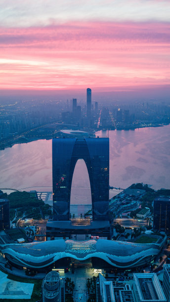 清晨城市地标的航拍照片图片下载