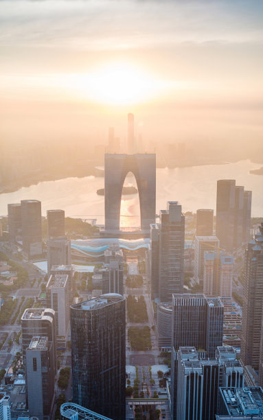 清晨城市地标的航拍照片图片下载