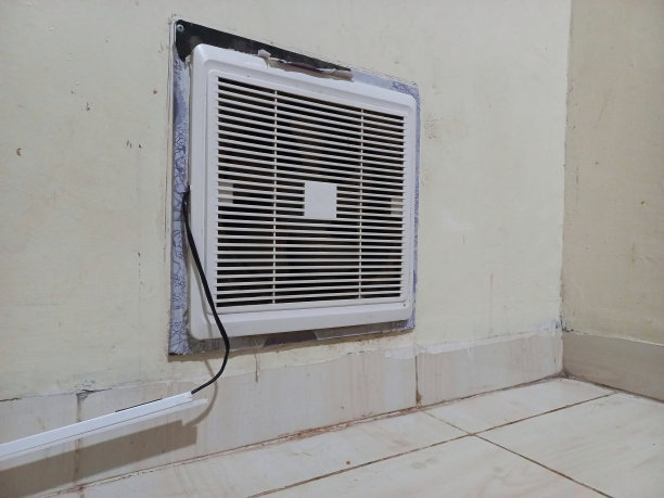 排风机靠近地板图片下载