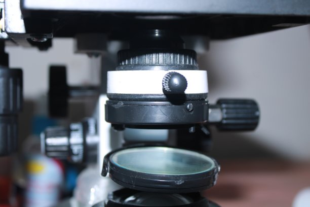 把显微镜镜零件弄脏。印度图片下载