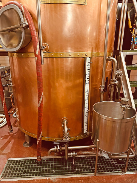啤酒厂的金属桶图片下载