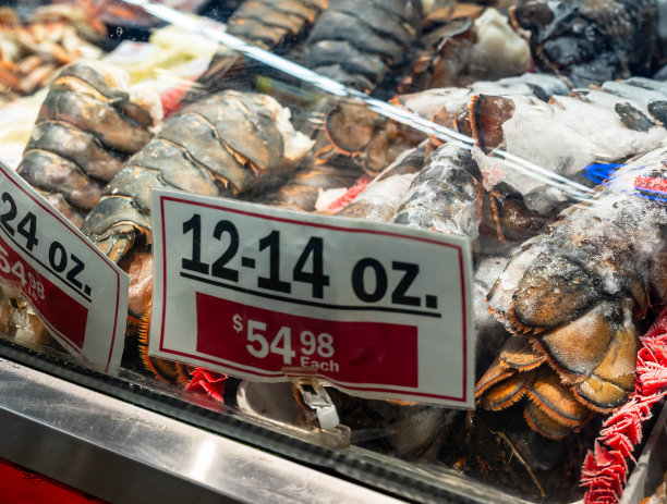 商店里出售的龙虾尾图片下载