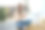 一个中年妇女在家里穿着休闲服的照片。图片下载