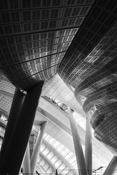 现代建筑黑白照片，现代建筑版画，自然光透过建筑照射图片下载