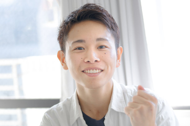 帅哥用电脑图片下载