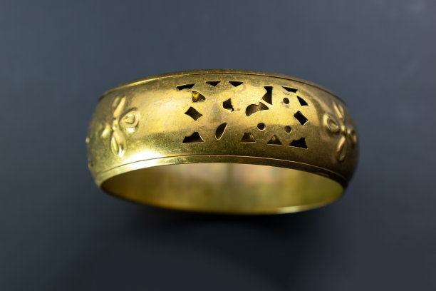 美丽的宝石水晶手镯，独特的手工石珠珠宝背景，宣传照片为网上珠宝店图片下载