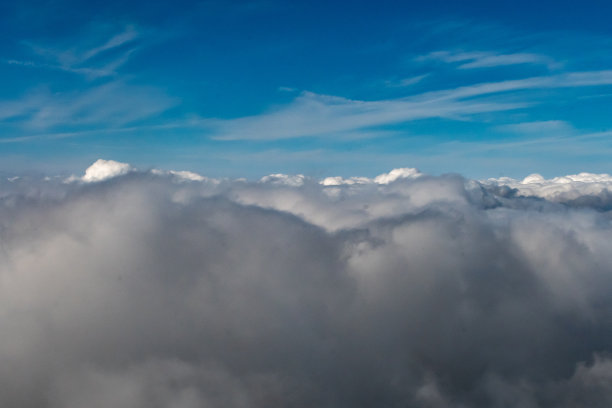 飞机窗外的云的航拍照片图片下载