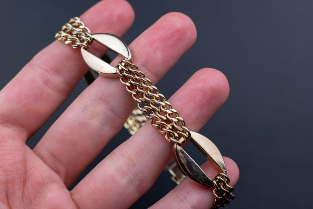 美丽的宝石水晶手镯，独特的手工石珠珠宝背景，宣传照片为网上珠宝店图片下载