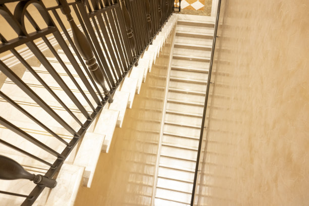 酒店大堂的大理石楼梯图片下载