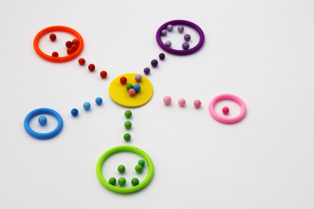 由不同颜色代表的群体聚集在一个集合点图片下载