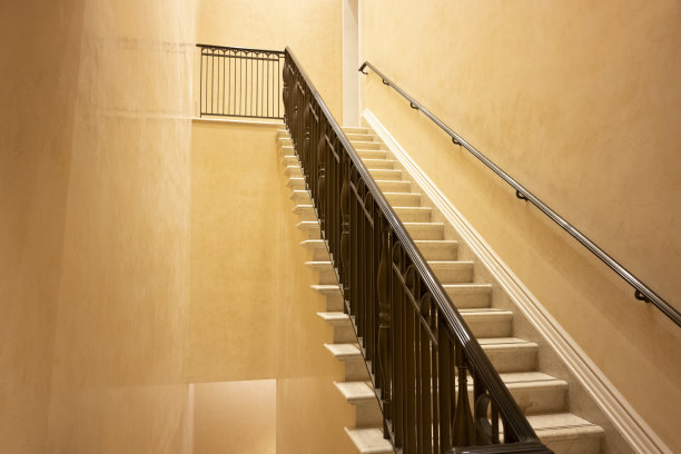 走廊的大理石楼梯图片下载