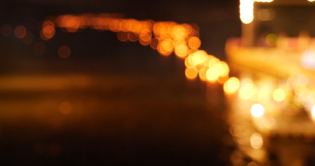 彩色散景抽象模糊背景音乐节舞台表演晚会。充满活力的散景背景火花动画运动。背景显示与闪烁的夜生活形状闪烁灯图片下载