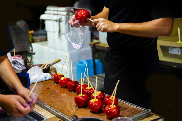 摊位上的糖果苹果。图片下载