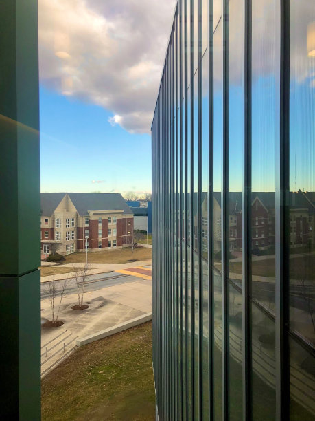 大学里的形状建筑图片下载