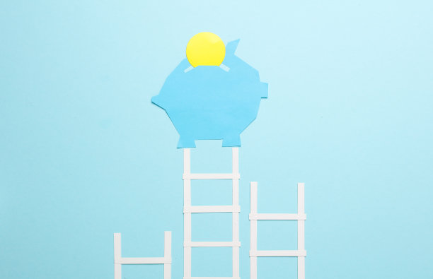 蓝色背景的纸楼梯和储蓄罐。经营理念图片下载