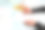 室内设计师正在用水彩颜料和刷子绘制浴室的彩色手绘。图片下载