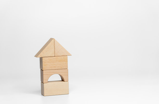 在白色背景上建造木块;商业或创意概念图片下载