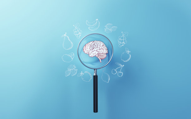 用放大镜审视人脑保护概念图片下载