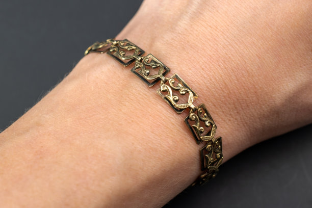 美丽的宝石水晶手镯，独特的手工石珠珠宝背景，宣传照片为网上珠宝店图片下载