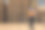 非洲工人穿着工作服，戴着手套，在木材仓库里进行工程行走和检查。智能产业工人运营理念。木材厂生产木颚。图片下载