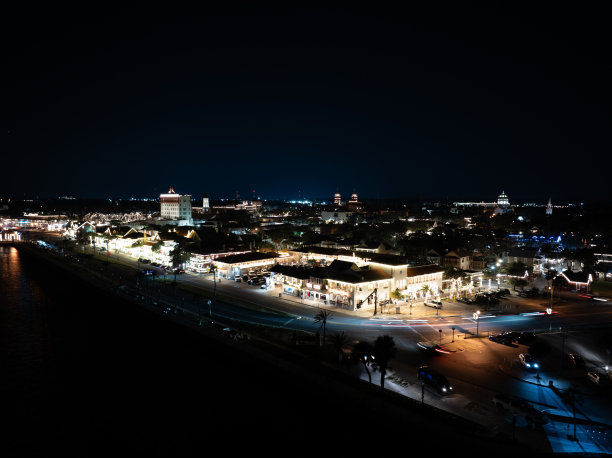 2024年1月佛罗里达圣奥古斯丁的夜间航拍图片图片下载