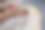 刚出生的婴儿洗澡后放松的照片图片下载