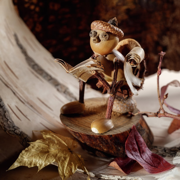 秋林商品——工艺品玩具木地精。童年的幻想。广场的照片图片下载