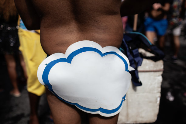 一朵云的狂欢戏服图片下载