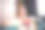 照片相当积极的女士坐在沙发上拿着新鲜的咖啡杯想象灵感消遣寒冷的公寓室内图片下载