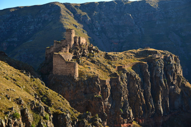 从土耳其阿尔达汉的Cildir的塞坦城堡眺望。图片下载