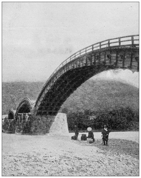 1897年的运动和消遣:在日本骑自行车，木桥图片下载