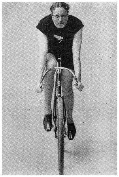 1897年的运动和消遣:自行车运动员，欧文·A·鲍威尔，哥伦比亚队图片下载