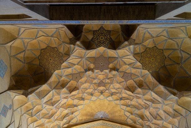 伊朗伊斯法罕聚礼清真寺庭院西侧，伊朗最古老的清真寺，联合国教科文组织世界遗产图片下载