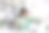 在办公室使用VR眼镜进行视频通话和在线聊天的拉丁美洲成功女性图片下载