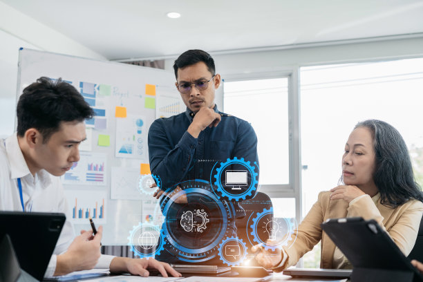 现代技术和网络概念，业务团队使用笔记本电脑，平板电脑和智能手机与虚拟屏幕API图标软件开发工具。API应用程序编程图片下载