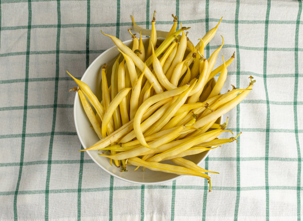 黄色法国豆、生四季豆堆、新鲜蜡豆荚图片下载
