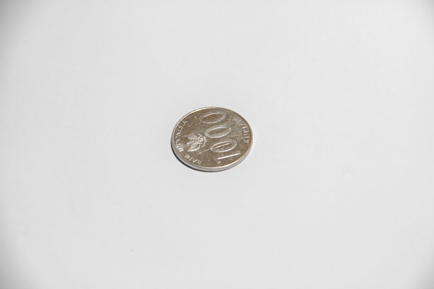 印度尼西亚共和国的硬币，票面价值为锡尼盾。银制的印度尼西亚硬币。图片下载