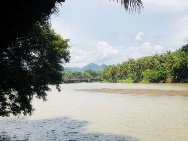 河流和山脉的照片图片下载