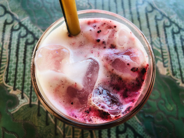 上面的红色丝绒照片图片下载