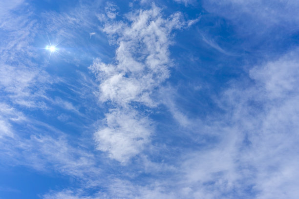 阳光和清新蓝天白云背景素材图片下载