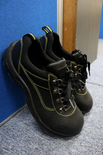 黑色皮鞋的照片图片下载